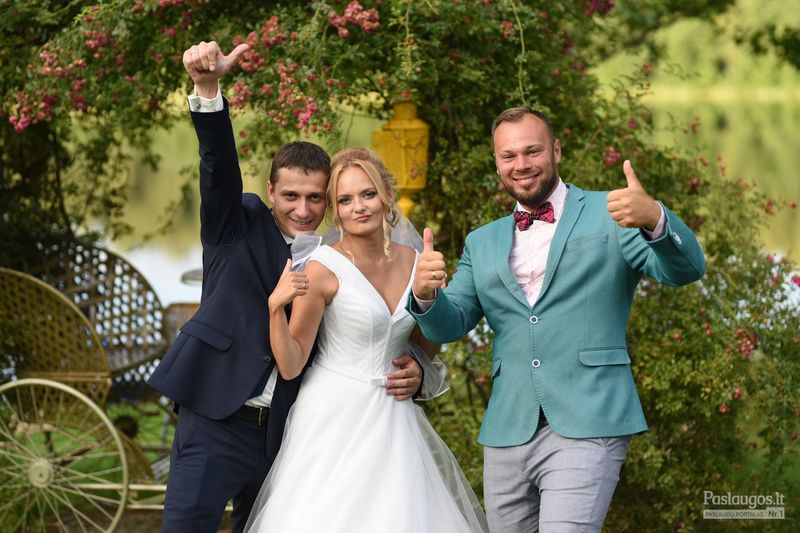 Vestuvių šventė su jaunavedžiais